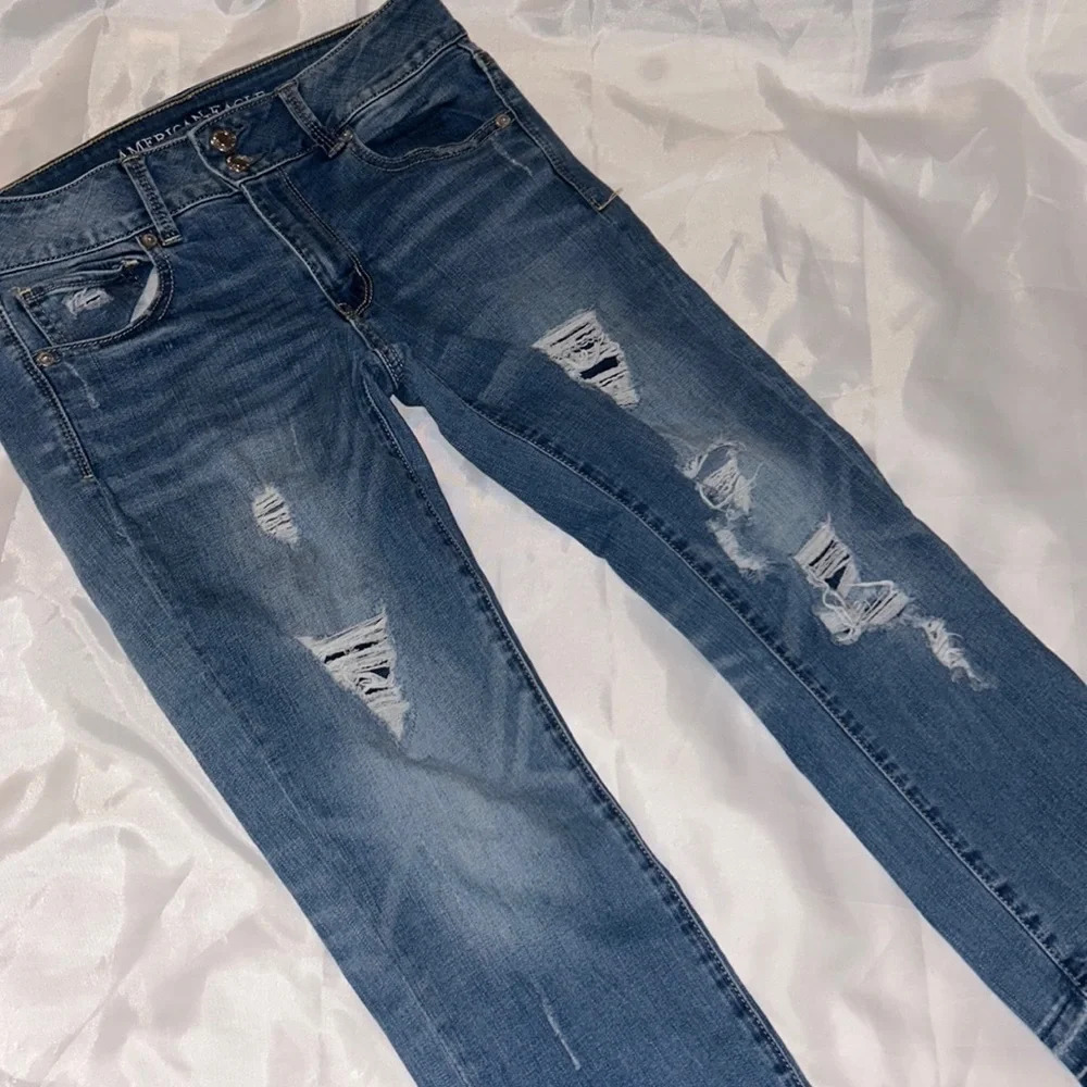 American Eagle Distressed Jean